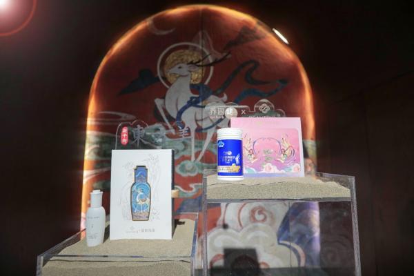 固健注解“新平衡·东方美”AG真人平台千年敦煌邂逅养(图4)
