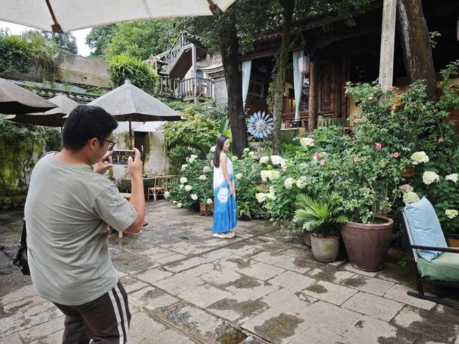 量”艺术扎根结出“金果子”AG真人凤阳邑流量变“留(图11)